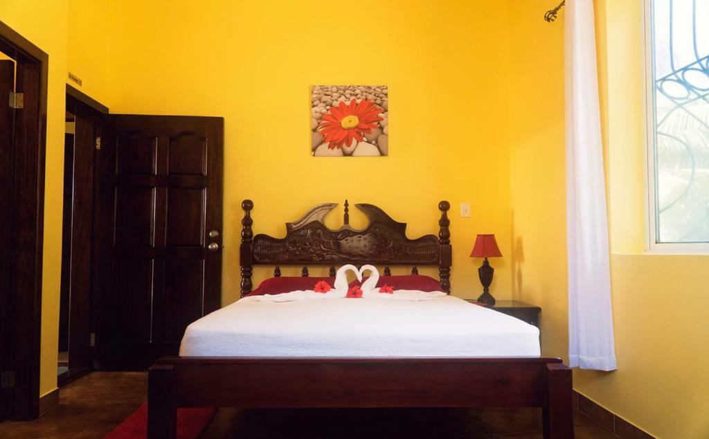 The White Horse Inn - Hopkins Village Beach Belize 외부 사진