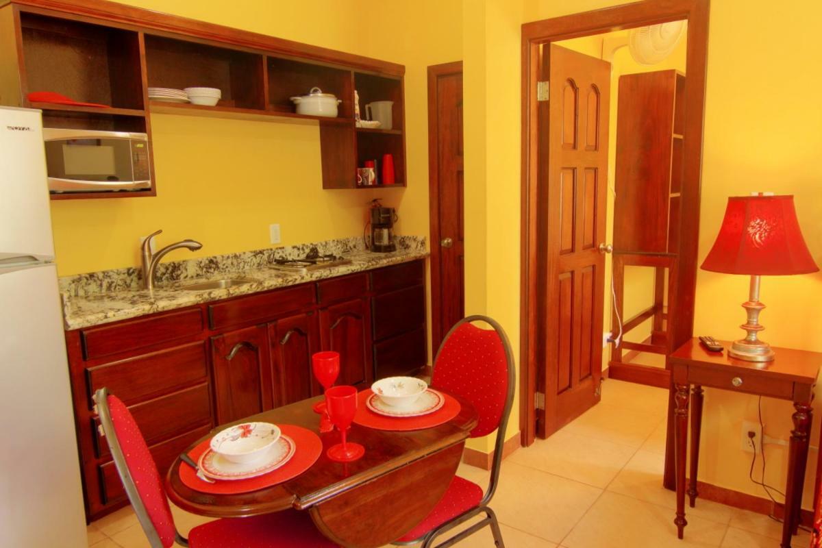 The White Horse Inn - Hopkins Village Beach Belize 외부 사진