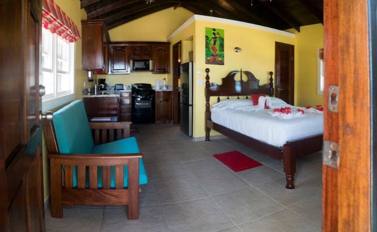 The White Horse Inn - Hopkins Village Beach Belize 외부 사진